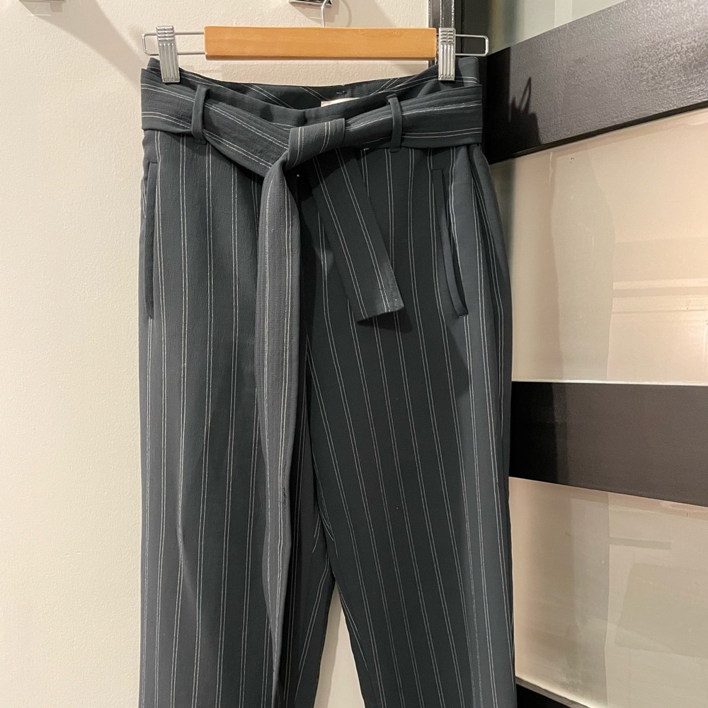 Aritzia tie front pant in size 4 (colour as pictured in second photo) - Picture 2 of 2